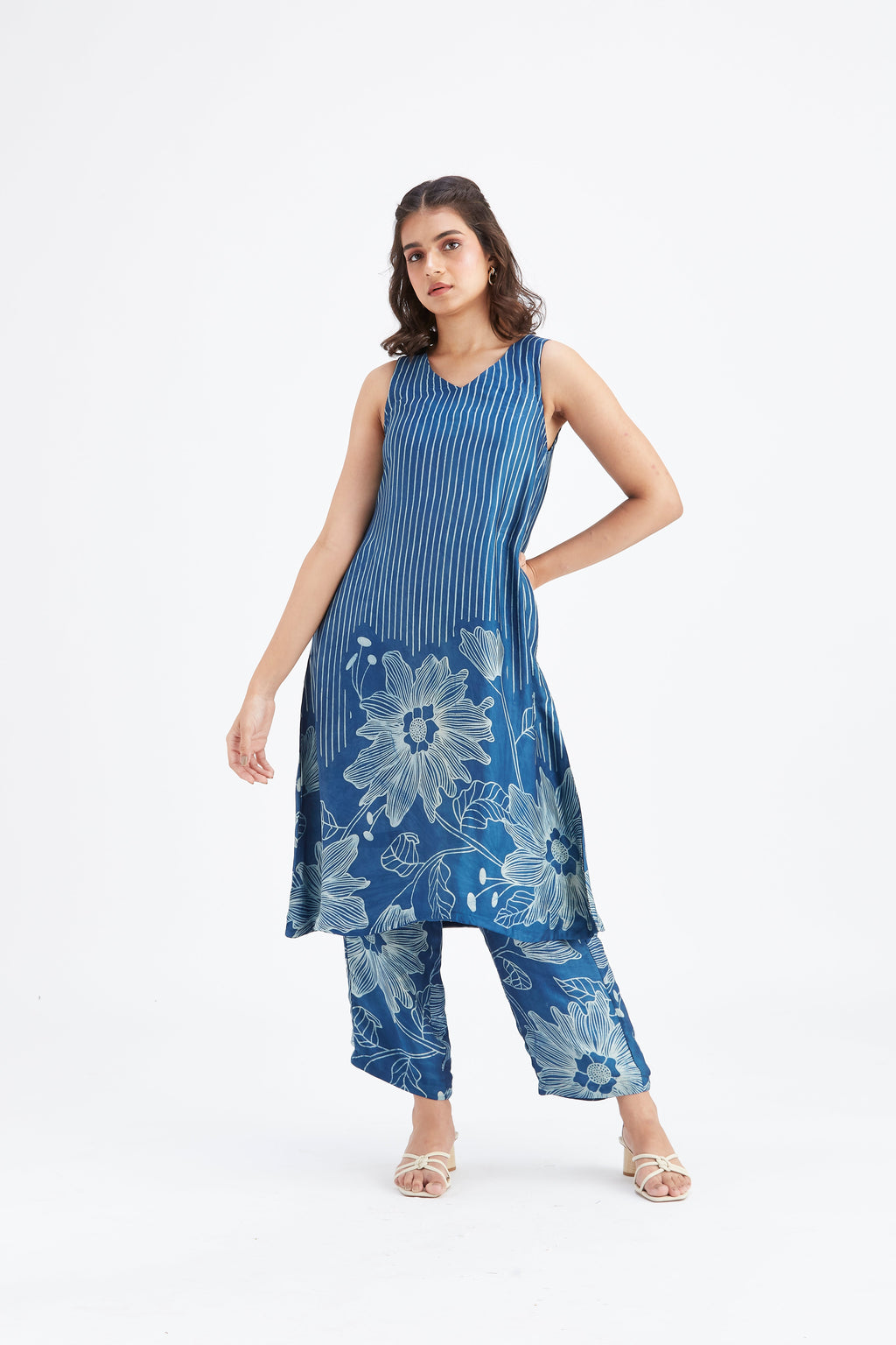 Sona Indigo Floral Printed Modal kurta set at Kamakhyaa by Hasttvam. This item is Ete by Hasttvam, Floral Prints, Fusion Wear, Hand Printed, Indigo, Modal, Womenswear