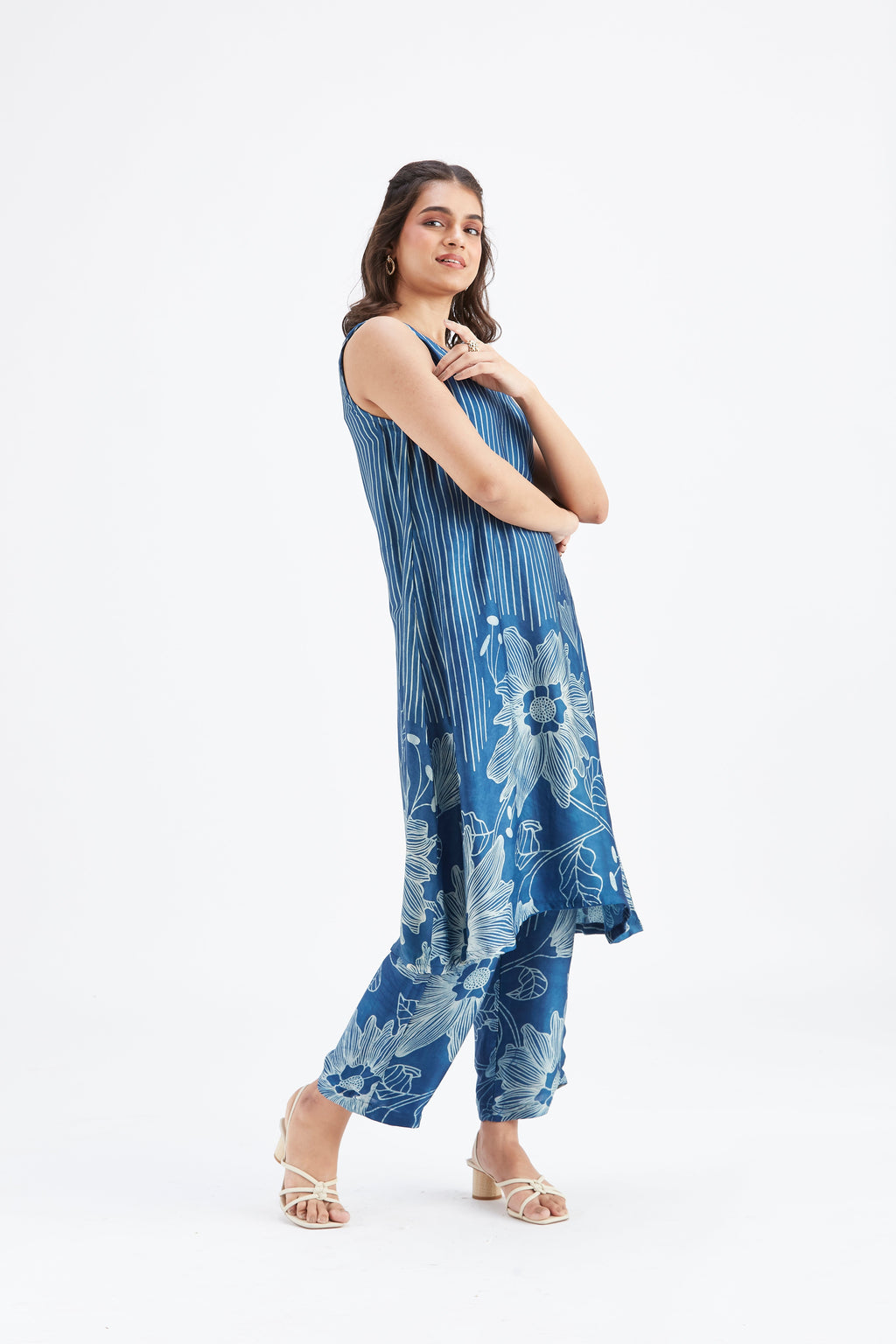 Sona Indigo Floral Printed Modal kurta set at Kamakhyaa by Hasttvam. This item is Ete by Hasttvam, Floral Prints, Fusion Wear, Hand Printed, Indigo, Modal, Womenswear
