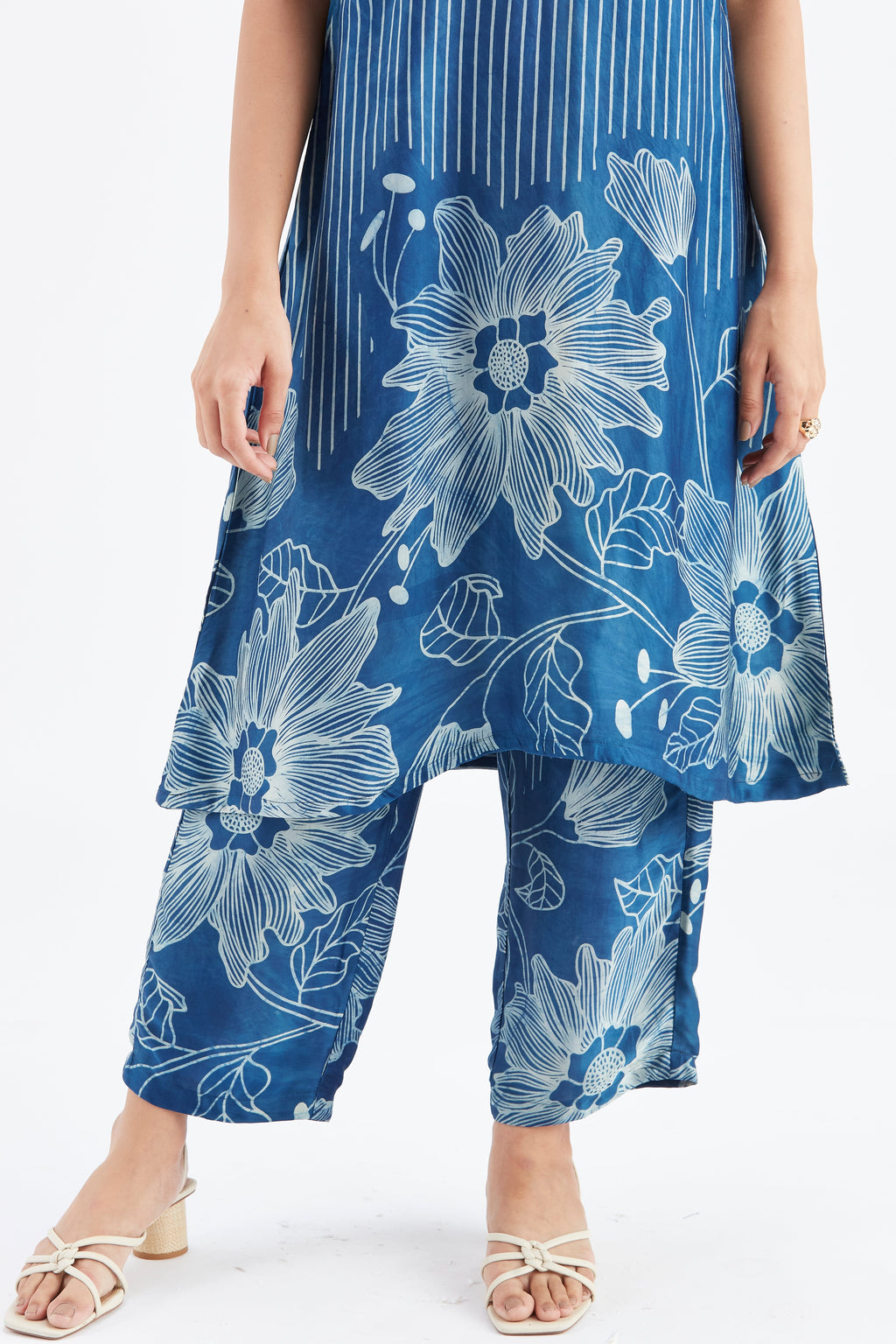 Sona Indigo Floral Printed Modal kurta set at Kamakhyaa by Hasttvam. This item is Ete by Hasttvam, Floral Prints, Fusion Wear, Hand Printed, Indigo, Modal, Womenswear