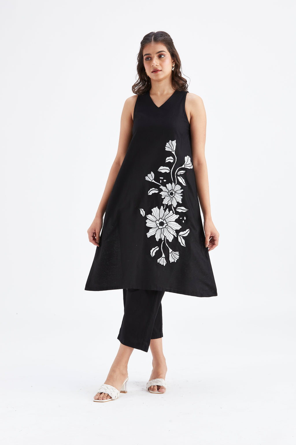 Sora Black Floral Printed Cotton kurta set at Kamakhyaa by Hasttvam. This item is Black, Cotton, Ete by Hasttvam, Floral Prints, Fusion Wear, Hand Printed, Womenswear