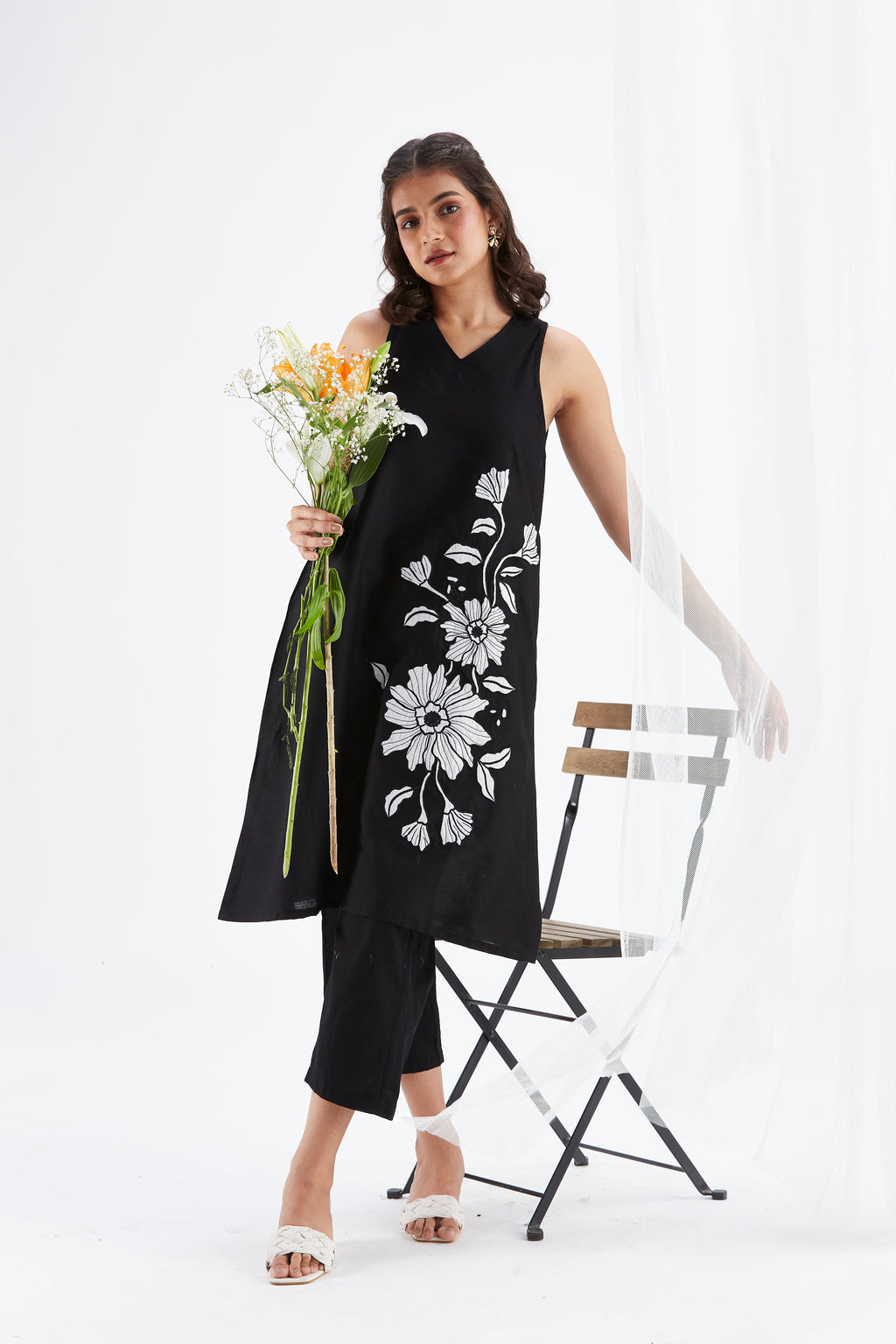 Sora Black Floral Printed Cotton kurta set at Kamakhyaa by Hasttvam. This item is Black, Cotton, Ete by Hasttvam, Floral Prints, Fusion Wear, Hand Printed, Womenswear