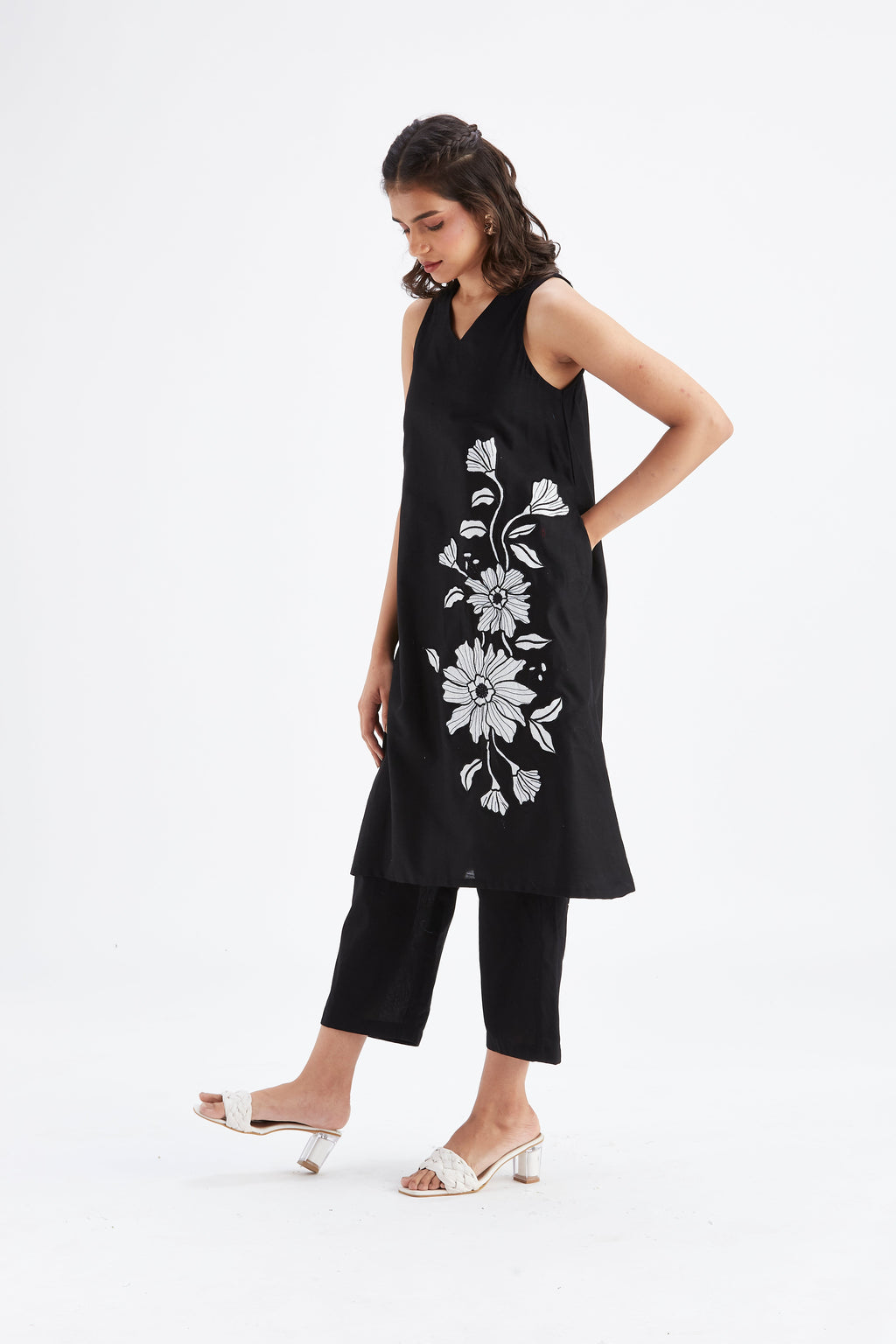 Sora Black Floral Printed Cotton kurta set at Kamakhyaa by Hasttvam. This item is Black, Cotton, Ete by Hasttvam, Floral Prints, Fusion Wear, Hand Printed, Womenswear