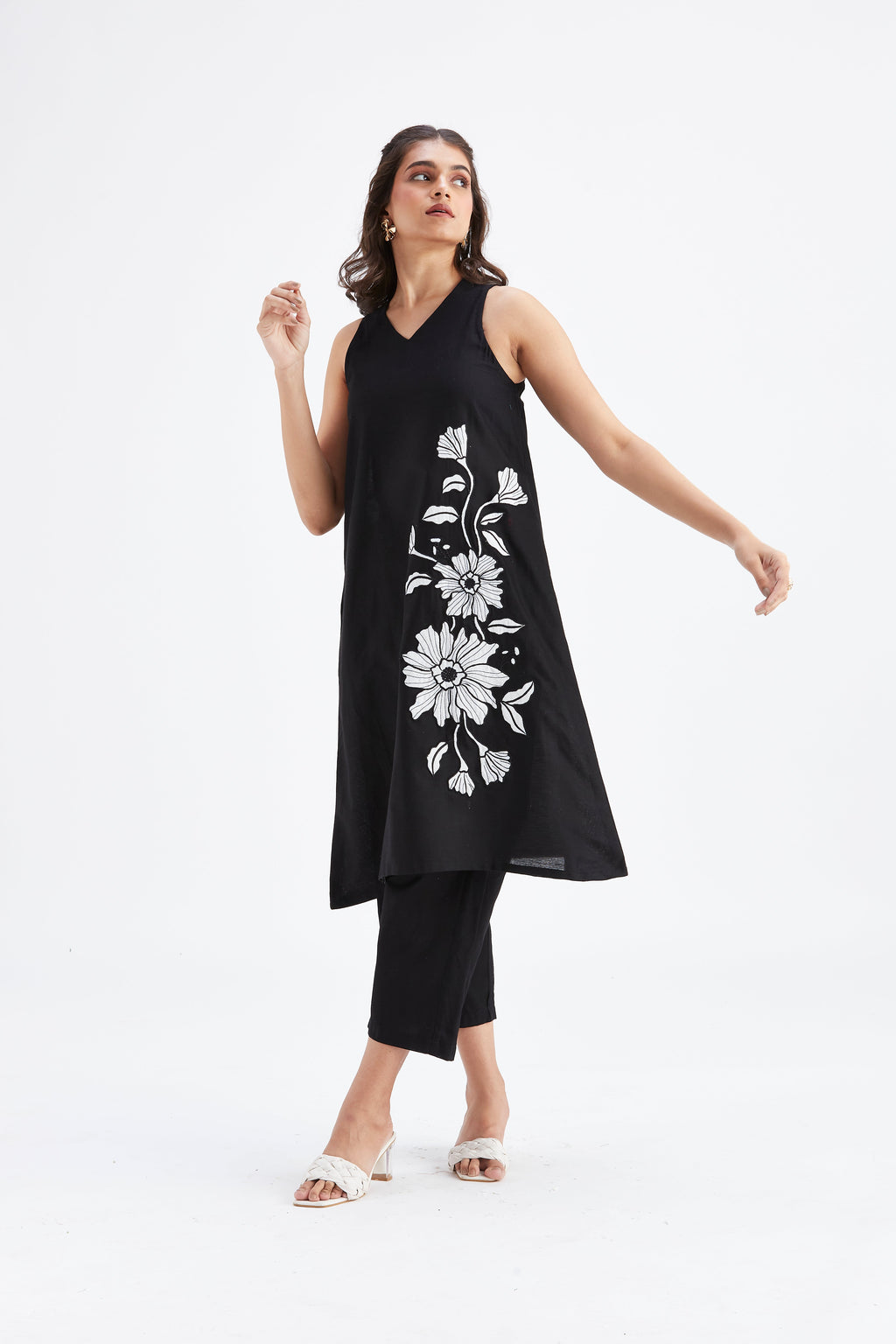 Sora Black Floral Printed Cotton kurta set at Kamakhyaa by Hasttvam. This item is Black, Cotton, Ete by Hasttvam, Floral Prints, Fusion Wear, Hand Printed, Womenswear