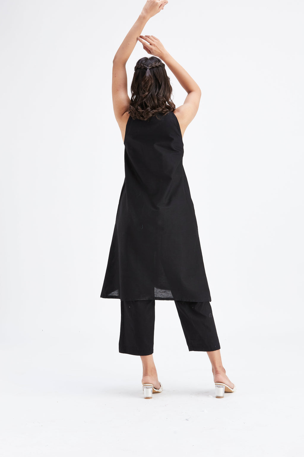 Sora Black Floral Printed Cotton kurta set at Kamakhyaa by Hasttvam. This item is Black, Cotton, Ete by Hasttvam, Floral Prints, Fusion Wear, Hand Printed, Womenswear