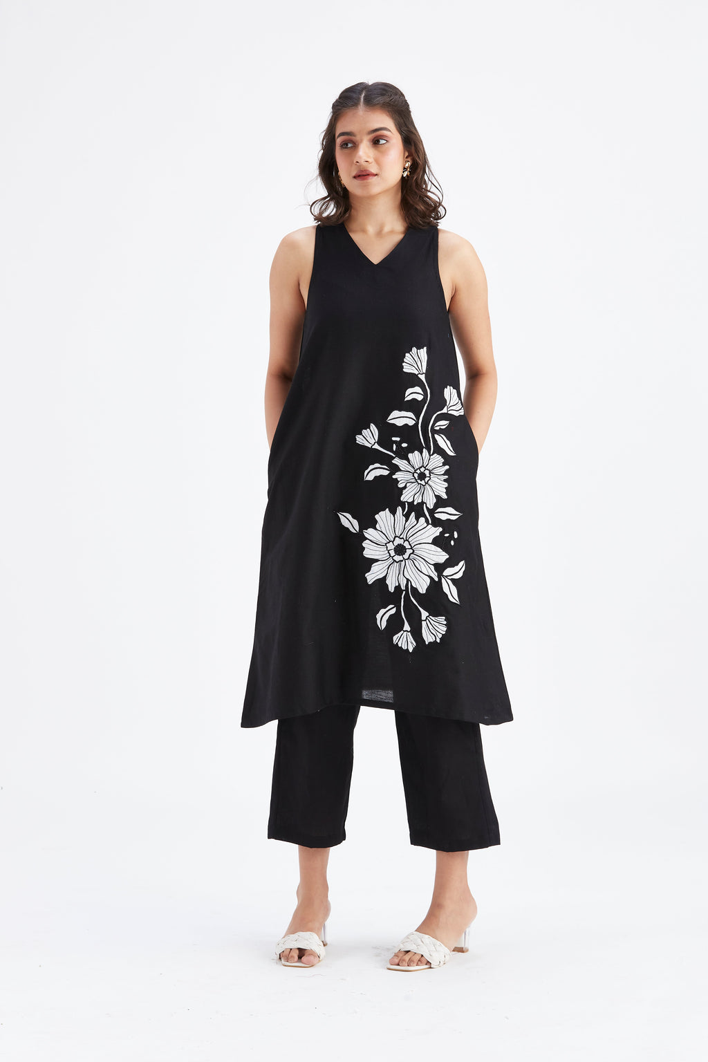 Sora Black Floral Printed Cotton kurta set at Kamakhyaa by Hasttvam. This item is Black, Cotton, Ete by Hasttvam, Floral Prints, Fusion Wear, Hand Printed, Womenswear