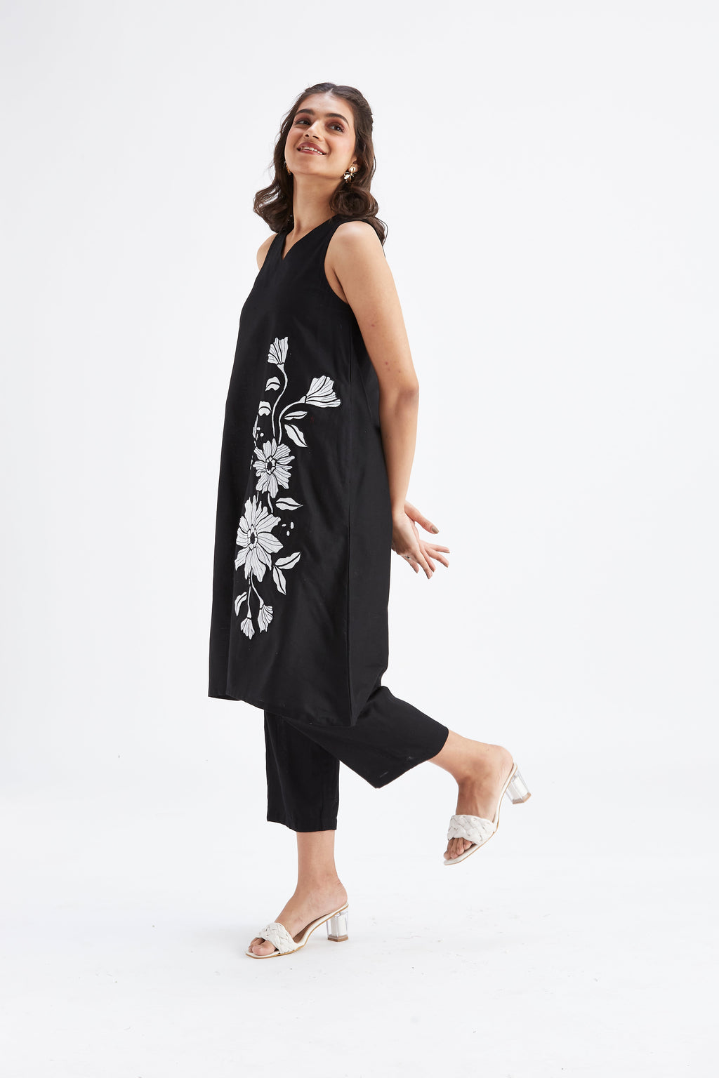 Sora Black Floral Printed Cotton kurta set at Kamakhyaa by Hasttvam. This item is Black, Cotton, Ete by Hasttvam, Floral Prints, Fusion Wear, Hand Printed, Womenswear