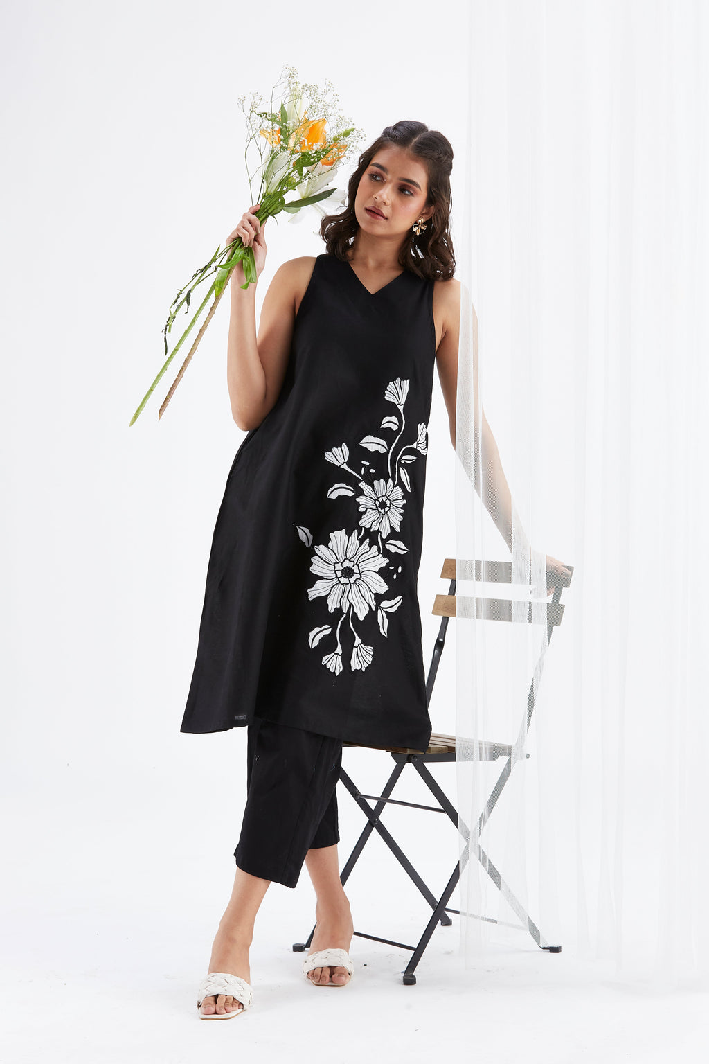 Sora Black Floral Printed Cotton kurta set at Kamakhyaa by Hasttvam. This item is Black, Cotton, Ete by Hasttvam, Floral Prints, Fusion Wear, Hand Printed, Womenswear