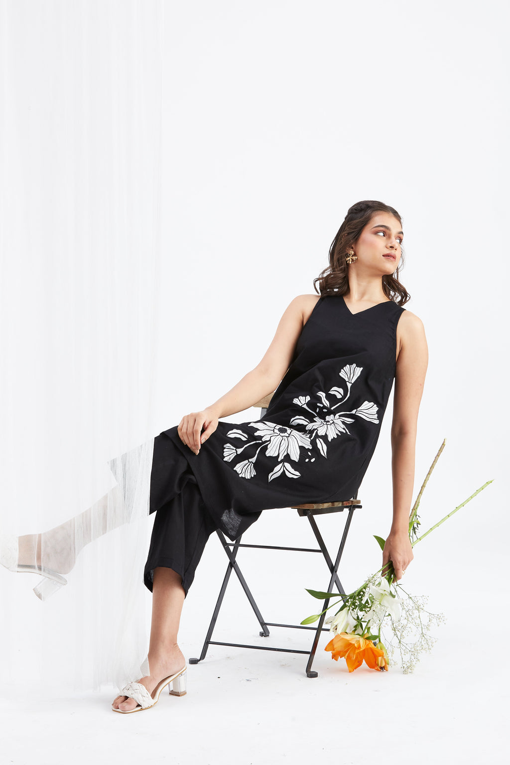 Sora Black Floral Printed Cotton kurta set at Kamakhyaa by Hasttvam. This item is Black, Cotton, Ete by Hasttvam, Floral Prints, Fusion Wear, Hand Printed, Womenswear