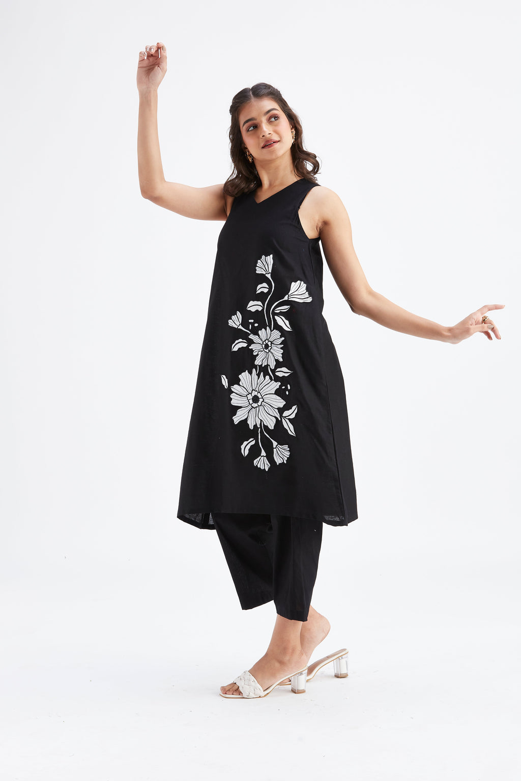 Sora Black Floral Printed Cotton kurta set at Kamakhyaa by Hasttvam. This item is Black, Cotton, Ete by Hasttvam, Floral Prints, Fusion Wear, Hand Printed, Womenswear