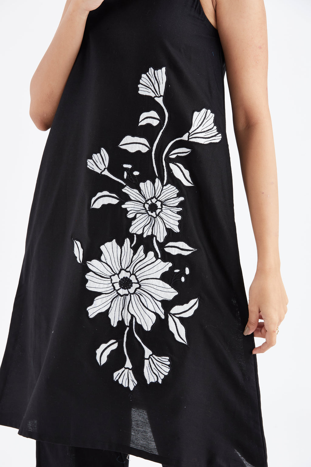 Sora Black Floral Printed Cotton kurta set at Kamakhyaa by Hasttvam. This item is Black, Cotton, Ete by Hasttvam, Floral Prints, Fusion Wear, Hand Printed, Womenswear