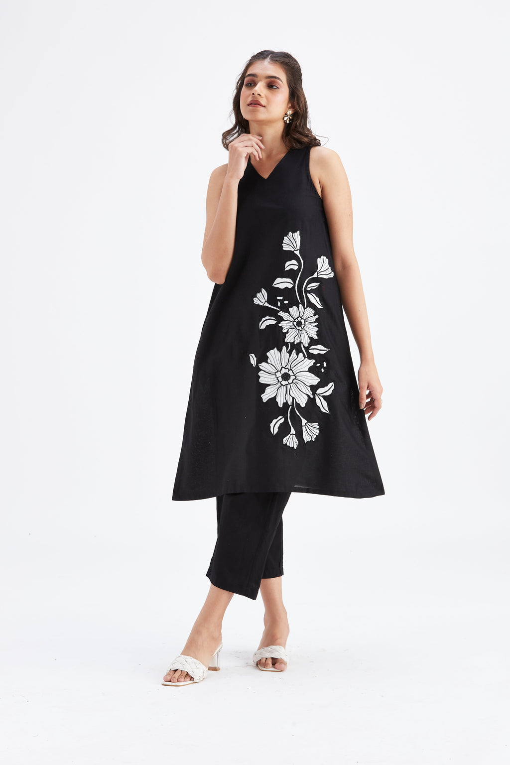 Sora Black Floral Printed Cotton kurta set at Kamakhyaa by Hasttvam. This item is Black, Cotton, Ete by Hasttvam, Floral Prints, Fusion Wear, Hand Printed, Womenswear