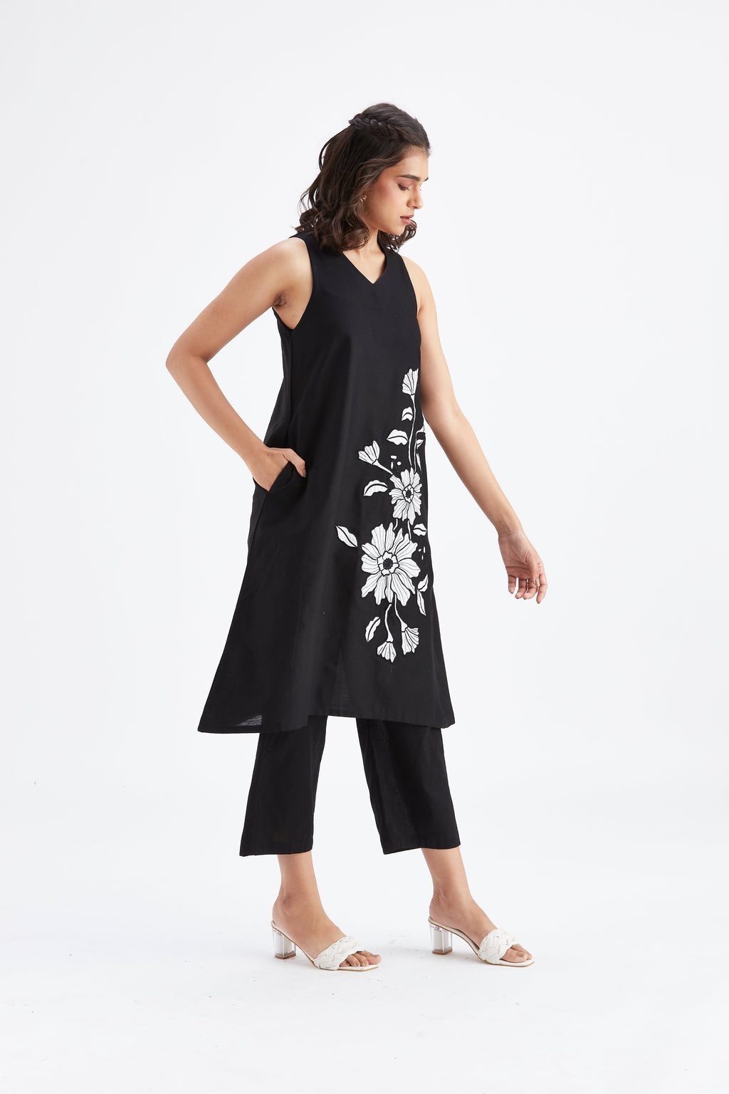 Sora Black Floral Printed Cotton kurta set at Kamakhyaa by Hasttvam. This item is Black, Cotton, Ete by Hasttvam, Floral Prints, Fusion Wear, Hand Printed, Womenswear