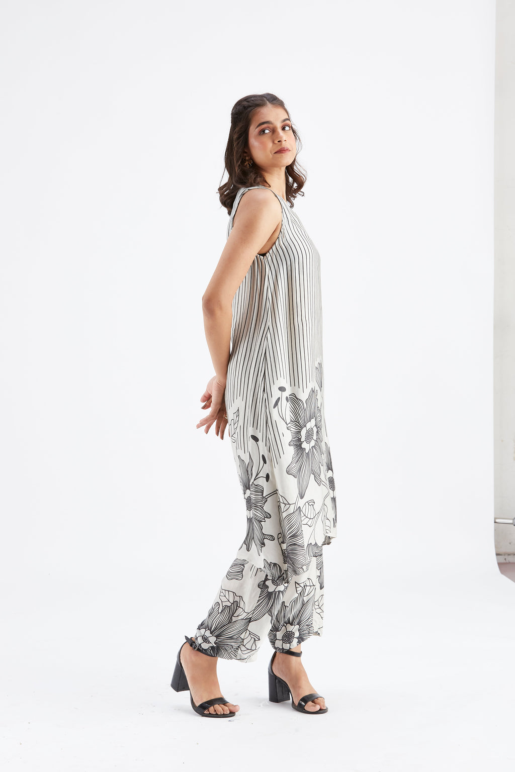 Sora White Floral Printed Modal kurta set at Kamakhyaa by Hasttvam. This item is Ete by Hasttvam, Floral Prints, Fusion Wear, Hand Printed, Modal, White, Womenswear