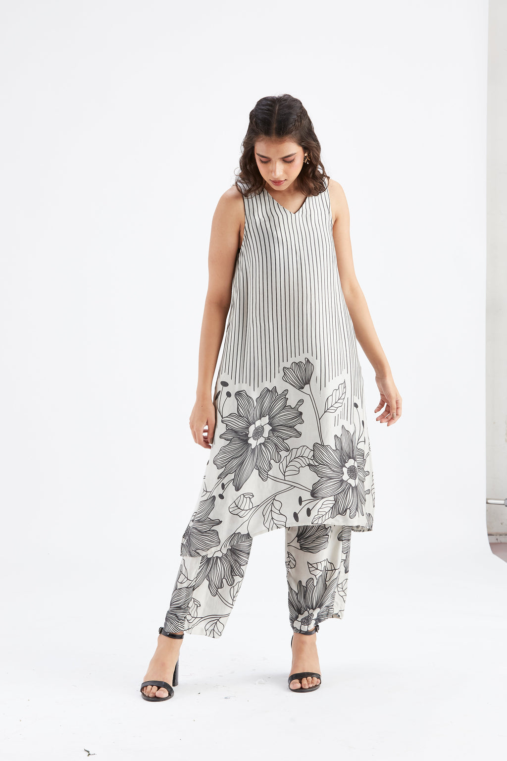 Sora White Floral Printed Modal kurta set at Kamakhyaa by Hasttvam. This item is Ete by Hasttvam, Floral Prints, Fusion Wear, Hand Printed, Modal, White, Womenswear