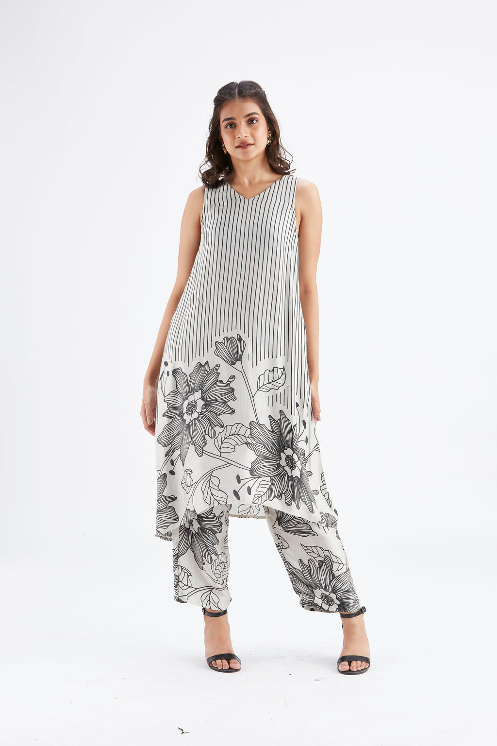 Sora White Floral Printed Modal kurta set at Kamakhyaa by Hasttvam. This item is Ete by Hasttvam, Floral Prints, Fusion Wear, Hand Printed, Modal, White, Womenswear