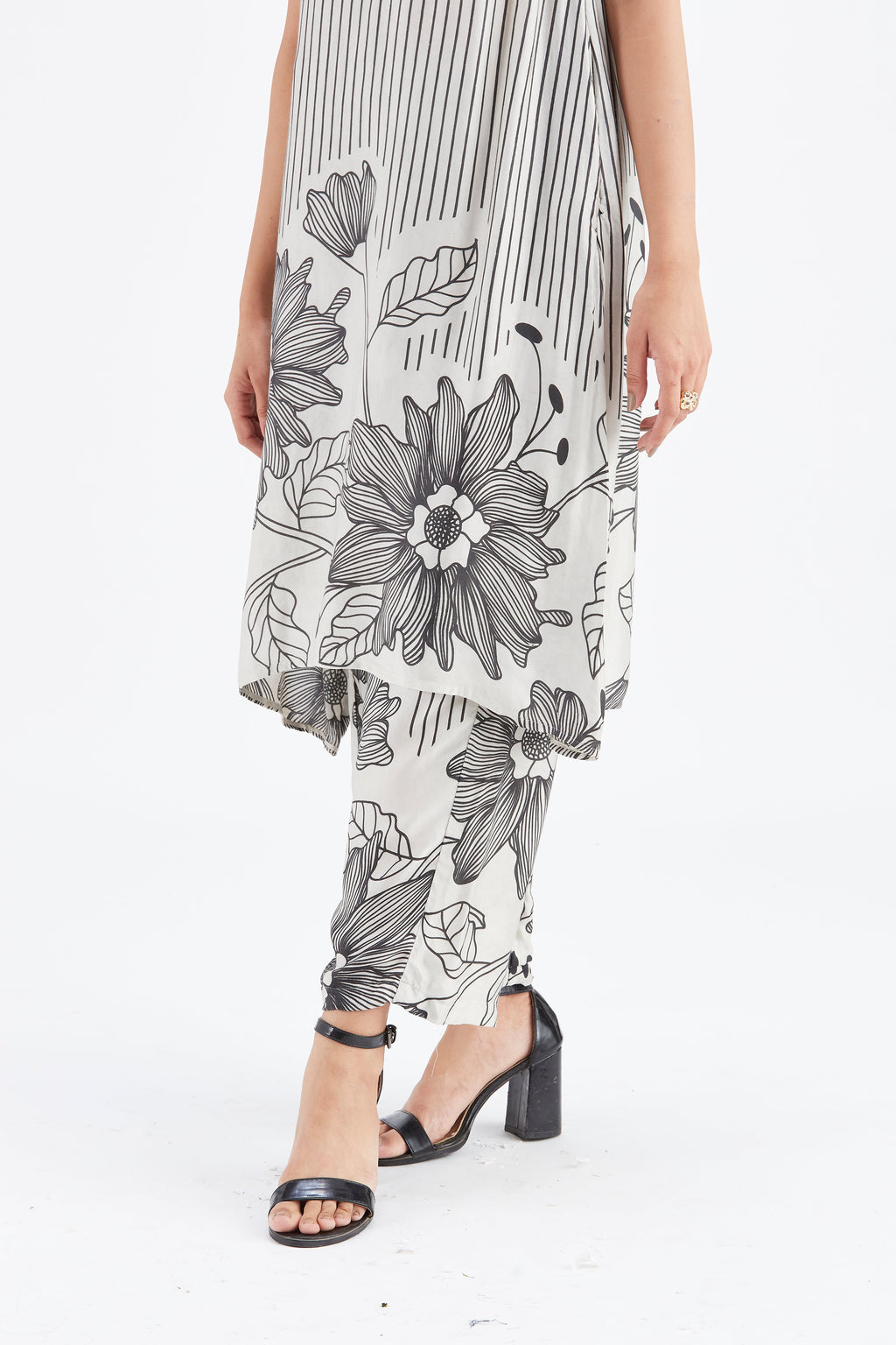 Sora White Floral Printed Modal kurta set at Kamakhyaa by Hasttvam. This item is Ete by Hasttvam, Floral Prints, Fusion Wear, Hand Printed, Modal, White, Womenswear