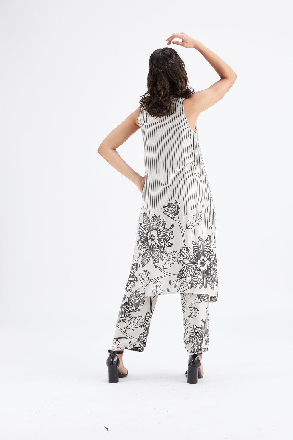 Sora White Floral Printed Modal kurta set at Kamakhyaa by Hasttvam. This item is Ete by Hasttvam, Floral Prints, Fusion Wear, Hand Printed, Modal, White, Womenswear