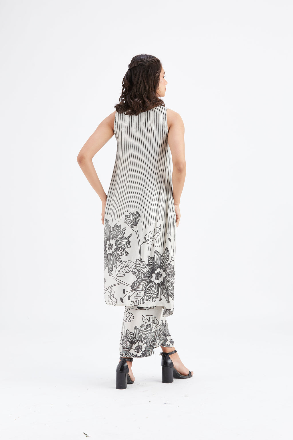 Sora White Floral Printed Modal kurta set at Kamakhyaa by Hasttvam. This item is Ete by Hasttvam, Floral Prints, Fusion Wear, Hand Printed, Modal, White, Womenswear