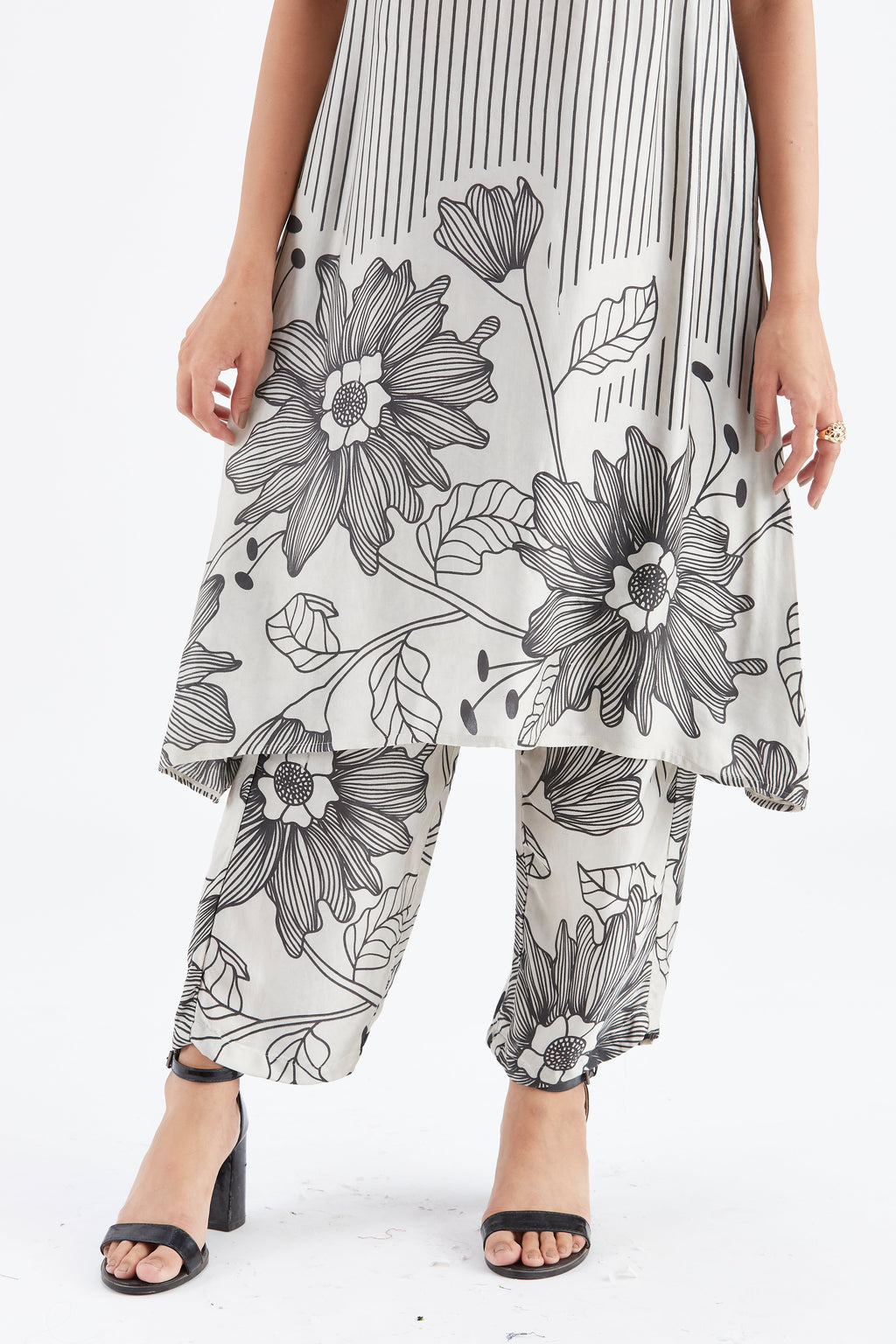 Sora White Floral Printed Modal kurta set at Kamakhyaa by Hasttvam. This item is Ete by Hasttvam, Floral Prints, Fusion Wear, Hand Printed, Modal, White, Womenswear