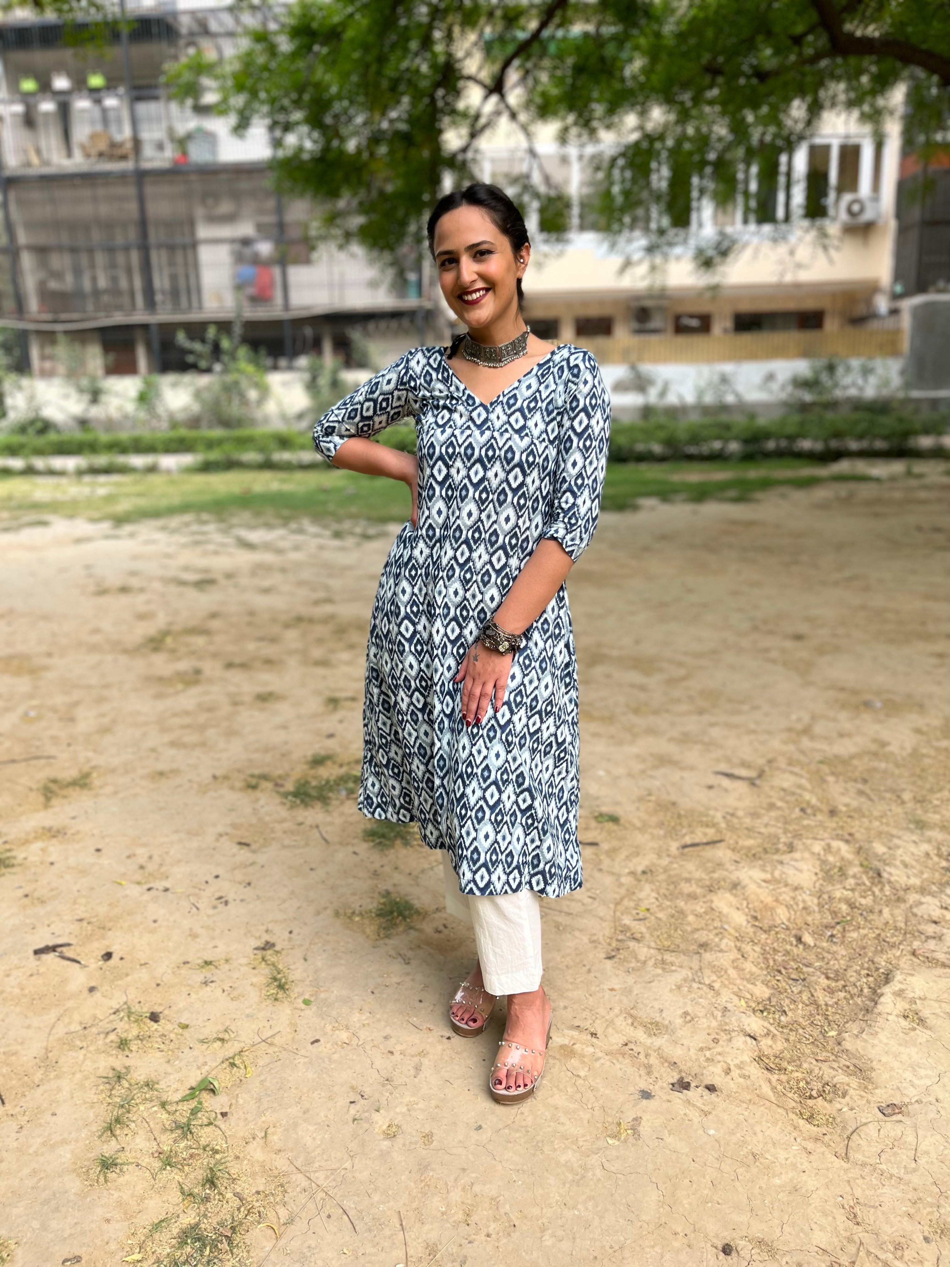 V-Neck Kurta Pant Set at Kamakhyaa by Kamakhyaa. This item is 100% pure cotton, Blue, Casual Wear, Complete Sets, Indian Wear, KKYSS, Kurta Pant Sets, Natural, Prints, Regular Fit, Summer Sutra, Womenswear