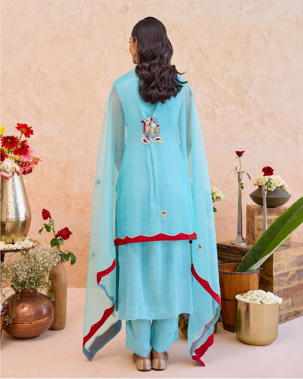 Vaidehi Kurta Set at kamakhyaa.com by Taro. This item is Jashn-E-Taro - The Trousseau Edit by Taro