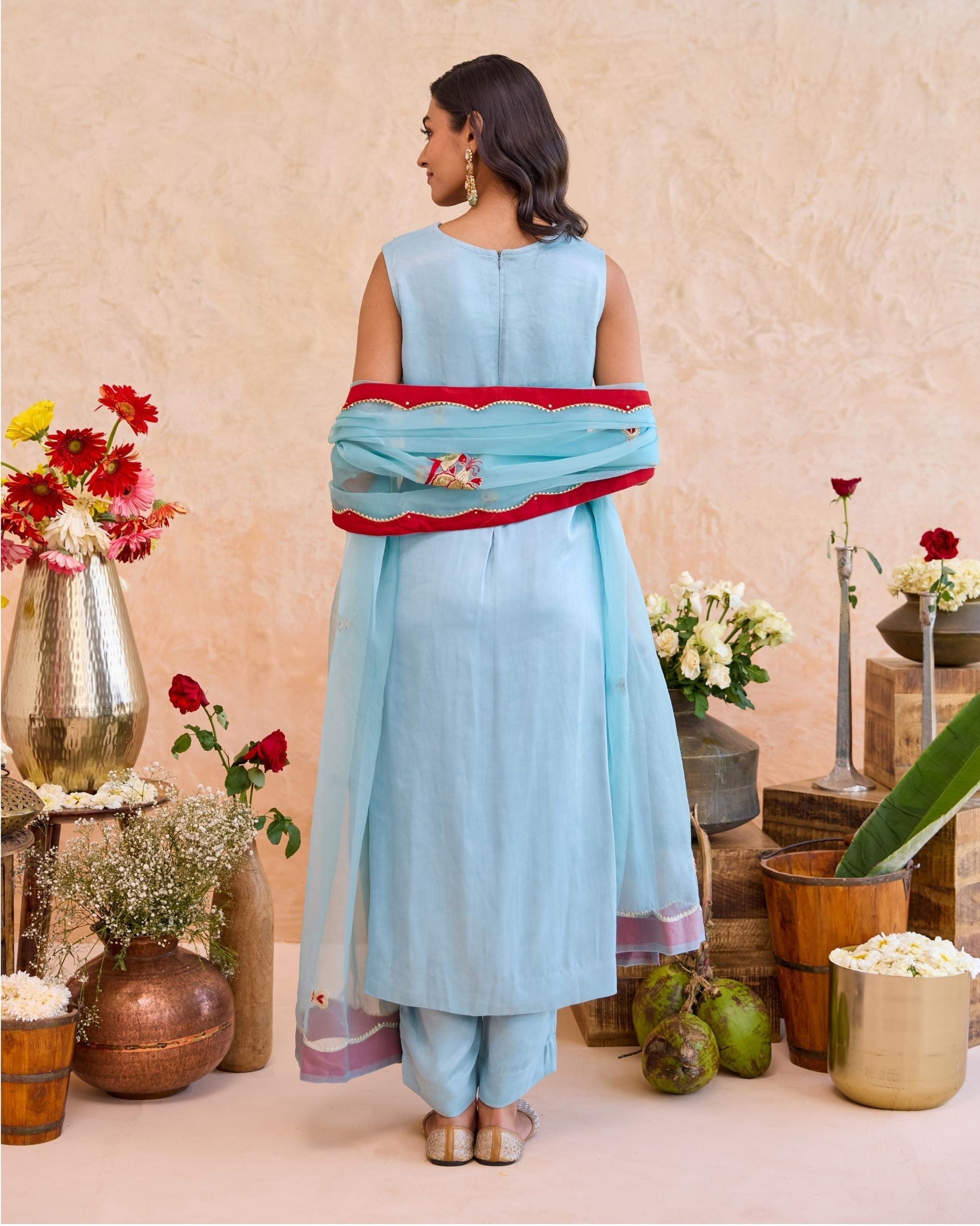 Vaidehi Kurta Set at kamakhyaa.com by Taro. This item is Jashn-E-Taro - The Trousseau Edit by Taro