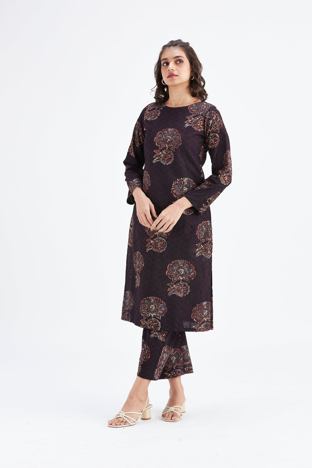 Yara Black Floral Printed Cotton kurta set at Kamakhyaa by Hasttvam. This item is Black, Cotton, Ete by Hasttvam, Floral Prints, Fusion Wear, Hand Printed, Womenswear