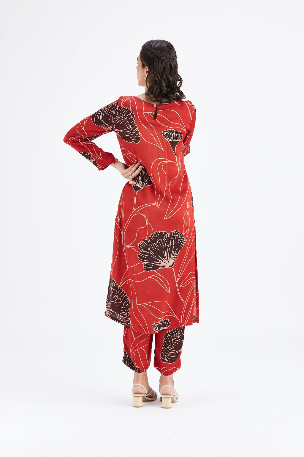 Yara Red kurta Cotton set at Kamakhyaa by Hasttvam. This item is Cotton, Ete by Hasttvam, Floral Prints, Fusion Wear, Hand Printed, Red, Womenswear