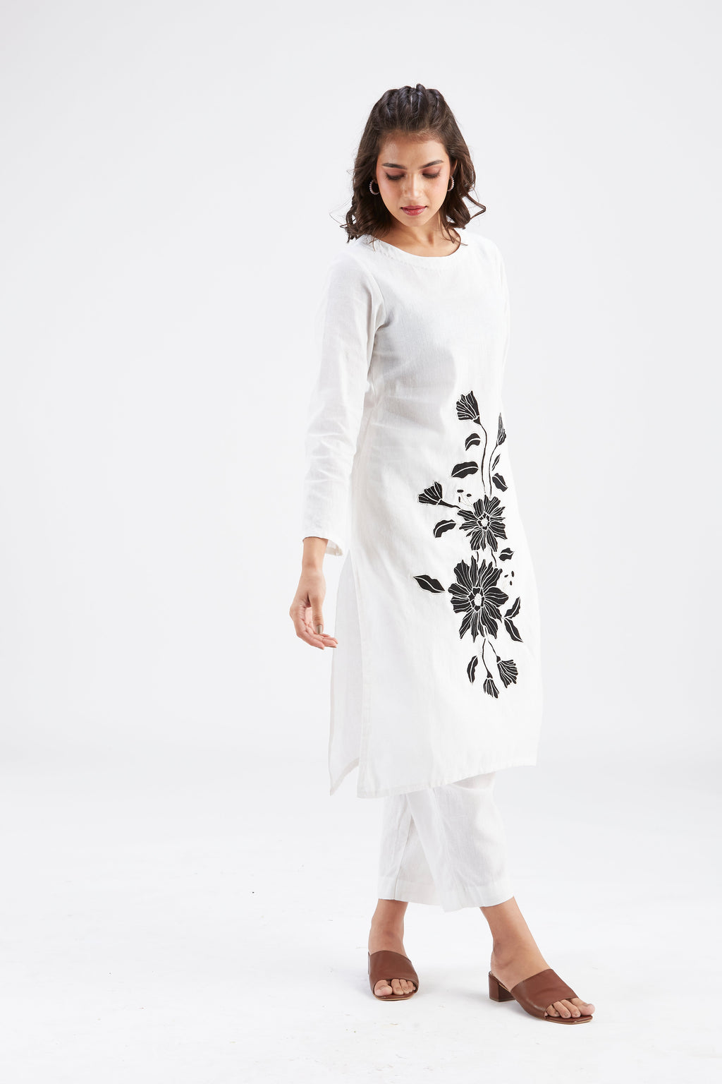 Yara White Floral Printed Modal kurta set at Kamakhyaa by Hasttvam. This item is Ete by Hasttvam, Floral Prints, Fusion Wear, Hand Printed, Modal, White, Womenswear