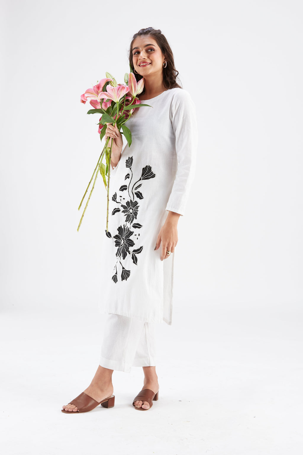 Yara White Floral Printed Modal kurta set at Kamakhyaa by Hasttvam. This item is Ete by Hasttvam, Floral Prints, Fusion Wear, Hand Printed, Modal, White, Womenswear