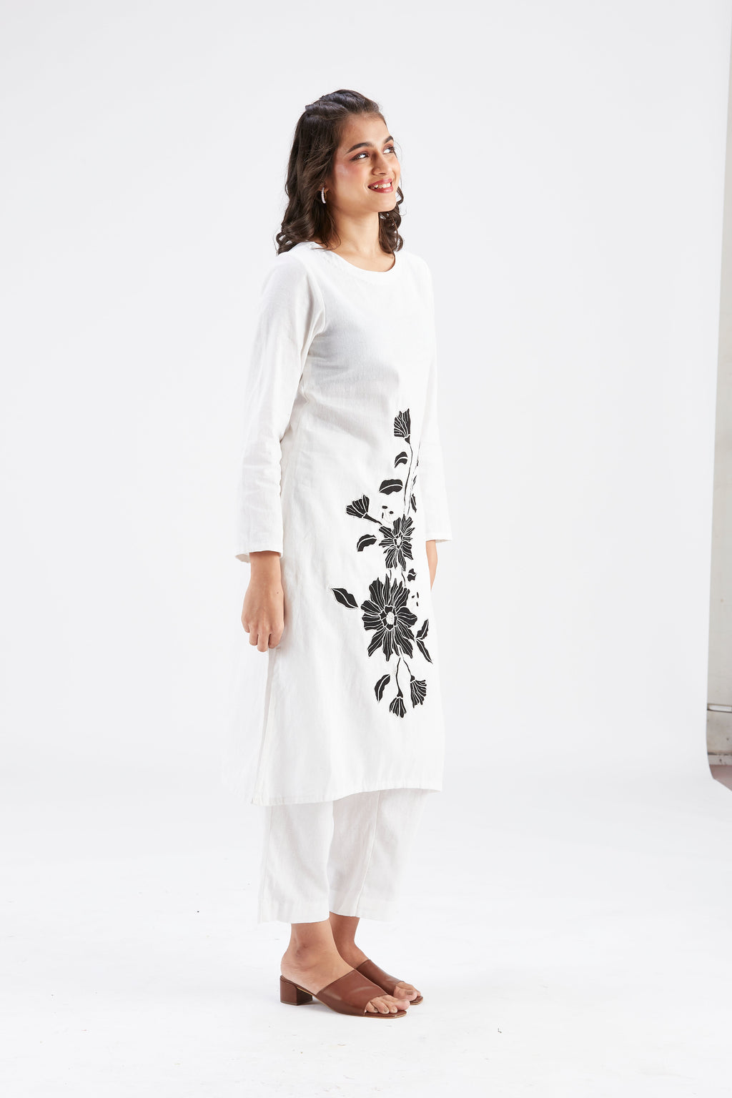Yara White Floral Printed Modal kurta set at Kamakhyaa by Hasttvam. This item is Ete by Hasttvam, Floral Prints, Fusion Wear, Hand Printed, Modal, White, Womenswear