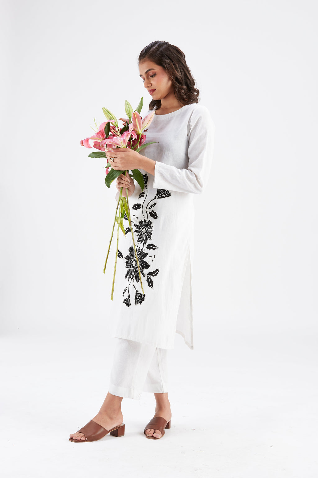 Yara White Floral Printed Modal kurta set at Kamakhyaa by Hasttvam. This item is Ete by Hasttvam, Floral Prints, Fusion Wear, Hand Printed, Modal, White, Womenswear