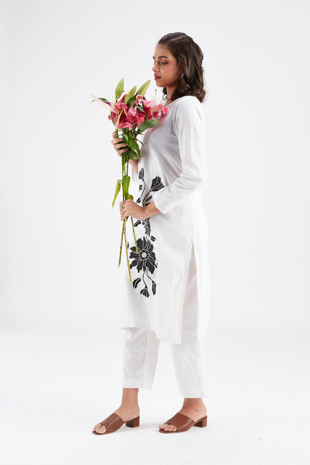 Yara White Floral Printed Modal kurta set at Kamakhyaa by Hasttvam. This item is Ete by Hasttvam, Floral Prints, Fusion Wear, Hand Printed, Modal, White, Womenswear