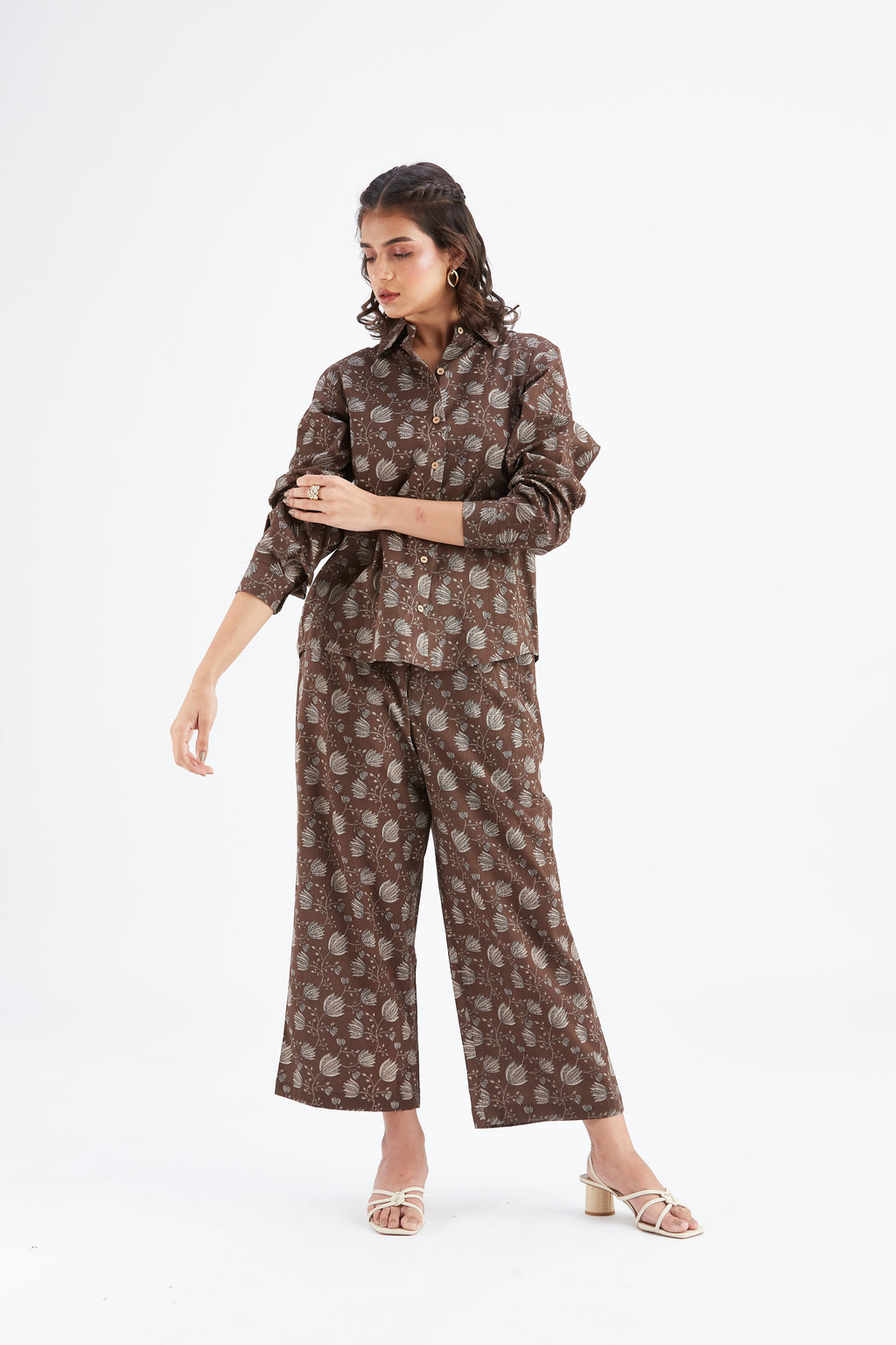 Yuna Brown Printed Cotton Co-ord set at Kamakhyaa by Hasttvam. This item is Brown, Cotton, Ete by Hasttvam, Floral Prints, Fusion Wear, Hand Printed, Womenswear