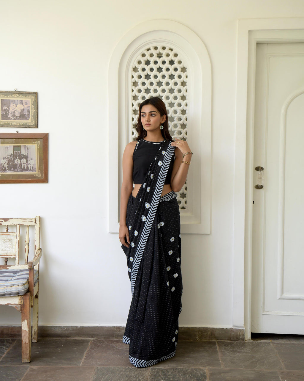Black Printed Cotton Silk Saree Set at Kamakhyaa by Taro. This item is Cotton, Evening Wear, Gulzar Taro, Handwoven Cotton silk, Indian Wear, July Sale, July Sale 2023, Natural, Prints, Regular Fit, Saree Sets, Womenswear