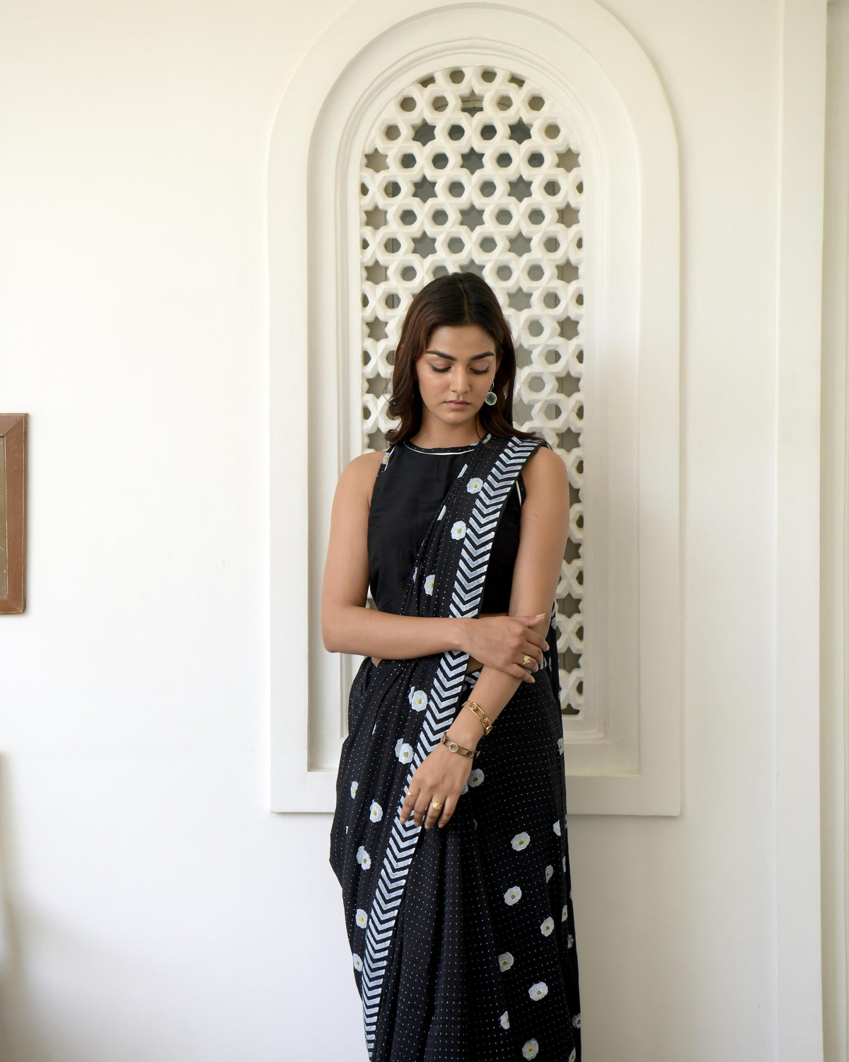 Black Printed Cotton Silk Saree Set at Kamakhyaa by Taro. This item is Cotton, Evening Wear, Gulzar Taro, Handwoven Cotton silk, Indian Wear, July Sale, July Sale 2023, Natural, Prints, Regular Fit, Saree Sets, Womenswear