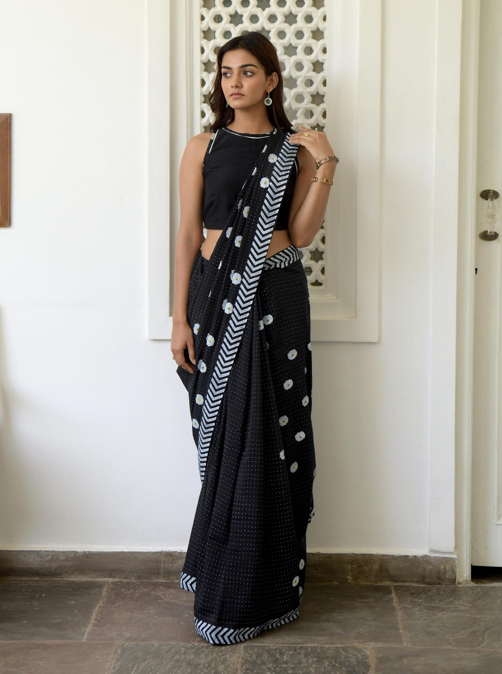 Black Printed Cotton Silk Saree Set at Kamakhyaa by Taro. This item is Cotton, Evening Wear, Gulzar Taro, Handwoven Cotton silk, Indian Wear, July Sale, July Sale 2023, Natural, Prints, Regular Fit, Saree Sets, Womenswear