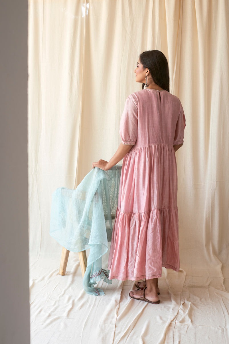 Carnation Kurta With Dupatta at Kamakhyaa by Taro. This item is Dress Sets, Evening Wear, July Sale, July Sale 2023, Kota Doria, Natural, Pink, Relaxed Fit, Rozana Taro, Silk Chanderi, Solids, Womenswear