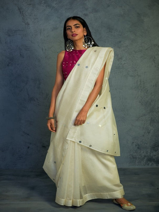 Chanderi Off-white Saree With Bright Pink Blouse at Kamakhyaa by Charkhee. This item is Chanderi, Cotton, Embellished, Ethnic Wear, Indian Wear, Mirror Work, Natural, Pink, Relaxed Fit, Saree Sets, Tyohaar, White, Womenswear