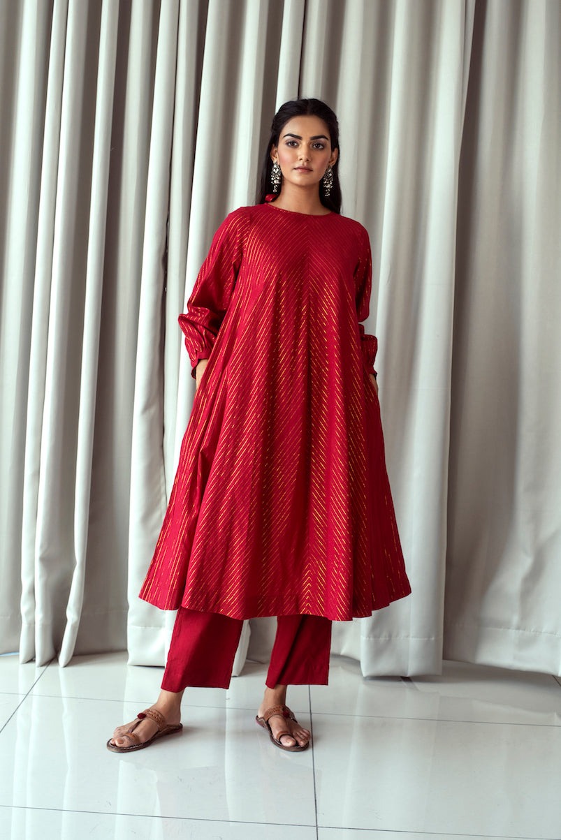 Cranberry Red Kurta Set at Kamakhyaa by Taro. This item is Bahaar Taro, Best Selling, Evening Wear, Handwoven cotton, Indian Wear, Indo-Western, July Sale, July Sale 2023, Kurta Pant Sets, Natural, Red, Relaxed Fit, Textured, Womenswear