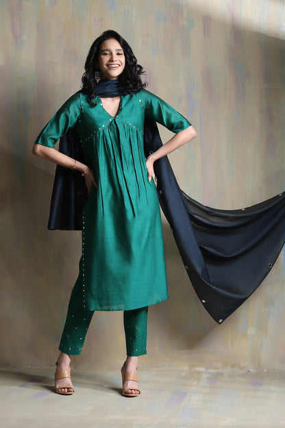 Emerald Green High Slit Kurta Set - Set of 3 at Kamakhyaa by Charkhee. This item is Chanderi, Cotton, Festive Wear, Green, Indian Wear, Kurta Pant Sets, Kurta Set With Dupatta, Natural, Regular Fit, Solids, Womenswear