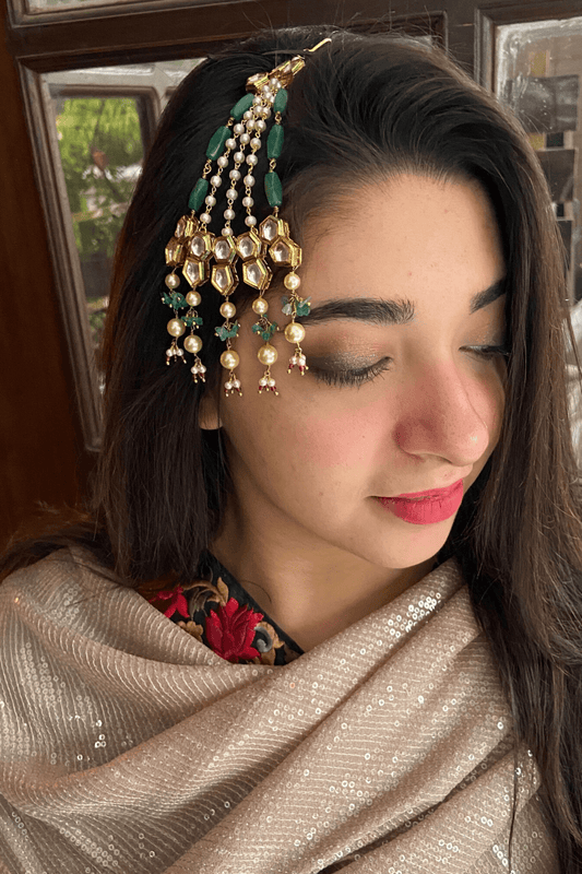 Green Choodamani passa at Kamakhyaa by House Of Heer. This item is Alloy Metal, Beaded Jewellery, Festive Jewellery, Festive Wear, Free Size, Gemstone, Green, jewelry, July Sale, July Sale 2023, Natural, Passas, Pearl, Polkis, Solids, Wedding Gifts