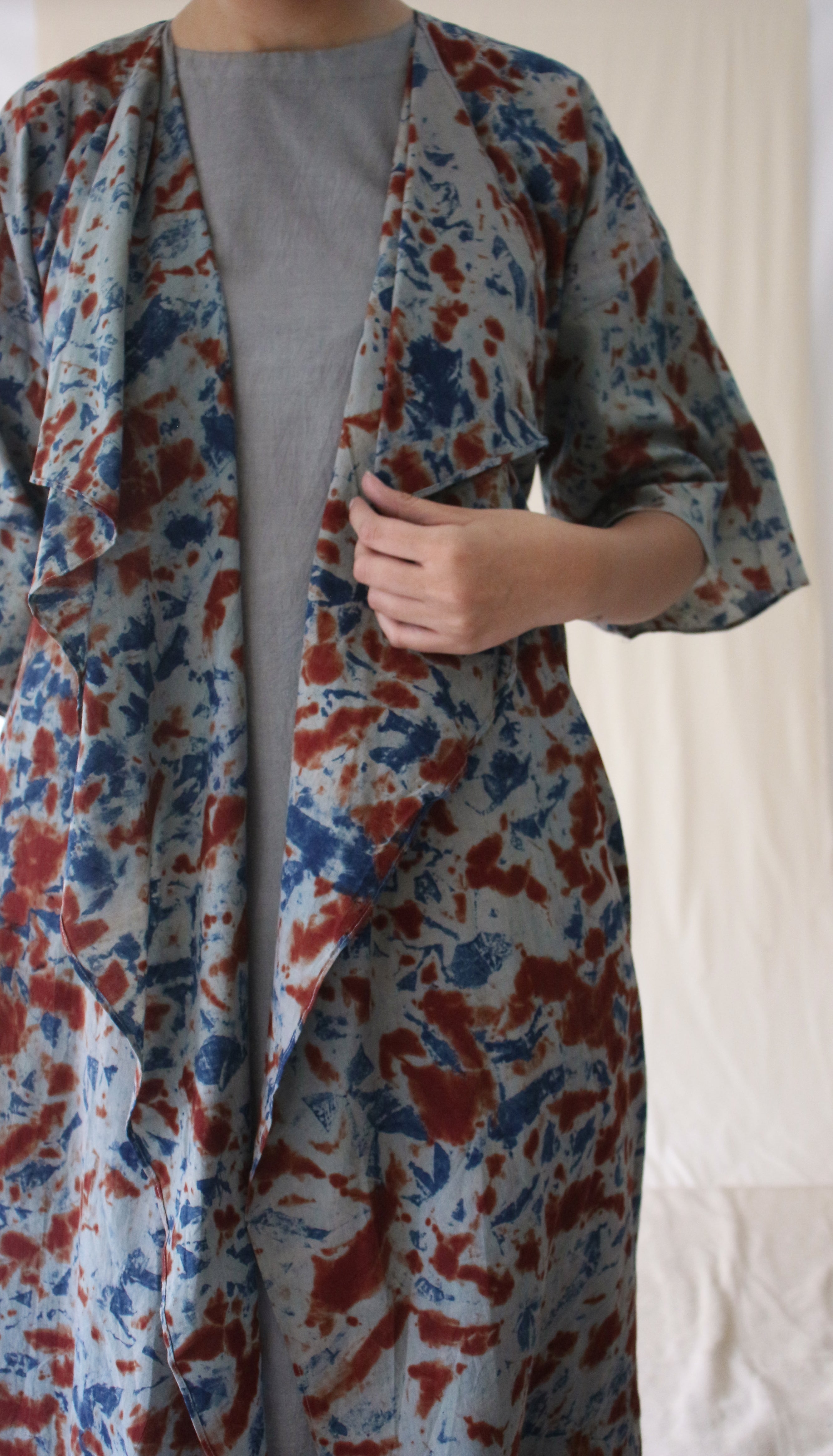 Grey Cotton Ombre Dye Shrug at Kamakhyaa by Chambray & Co.. This item is Casual Wear, Grey, Hand Spun Cotton, Natural, Ombre & Dyes, Regular Fit, Shrugs, Womenswear