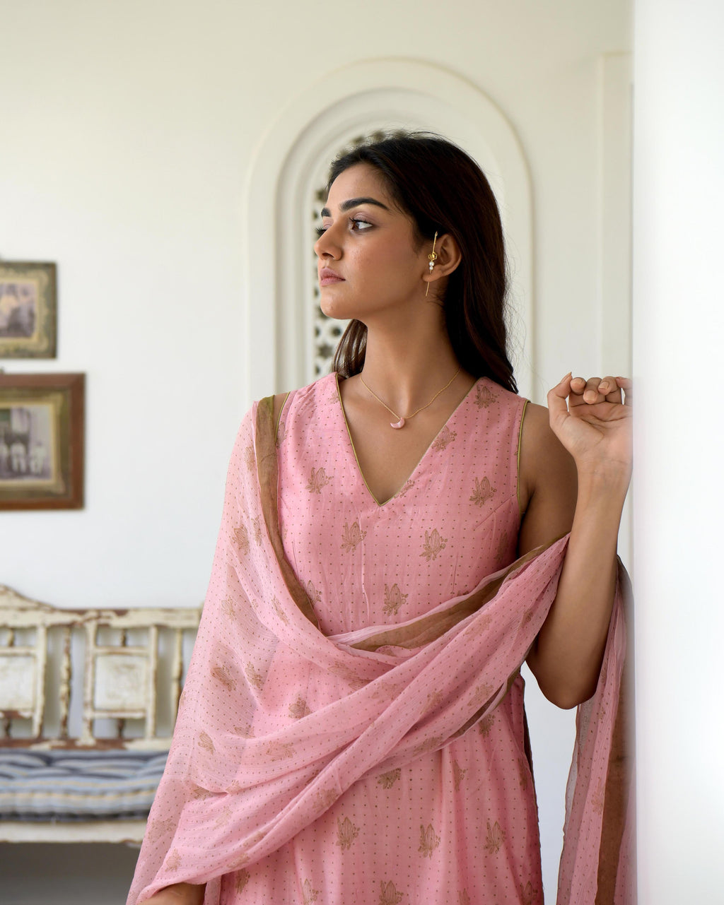 Pink Sleeveless Chanderi Silk Kurta Set With Dupatta at Kamakhyaa by Taro. This item is Chanderi Silk, Evening Wear, Gulzar Taro, Indian Wear, July Sale, July Sale 2023, Kurta Pant Sets, Kurta Set With Dupatta, Natural, Pink, Prints, Regular Fit, Womenswear