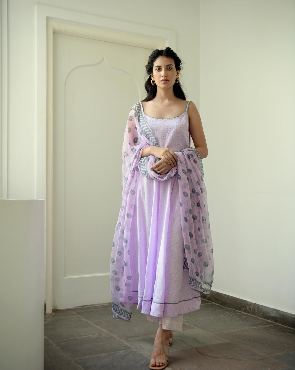 Purple Cotton Kurta Set With Dupatta at Kamakhyaa by Taro. This item is Best Selling, Chiffon, Evening Wear, Gulzar Taro, Handwoven Cotton, Indian Wear, July Sale, July Sale 2023, Kurta Pant Sets, Kurta Set With Dupatta, Mulmul, Natural, Prints, Purple, Regular Fit, Womenswear