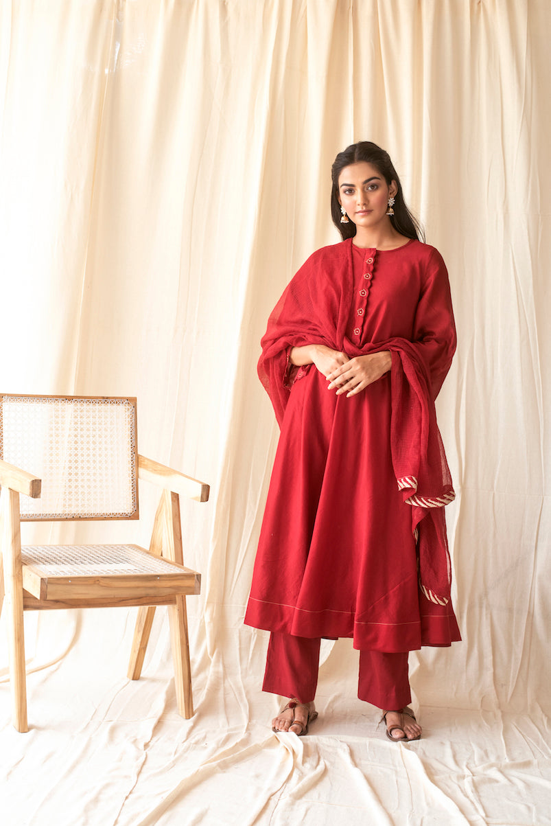 Red Chanderi Silk Embroidered Kurta Set With Dupatta at Kamakhyaa by Taro. This item is Best Selling, Chanderi Silk, Evening Wear, Indian Wear, July Sale, July Sale 2023, Kurta Pant Sets, Kurta Set With Dupatta, Natural, Red, Regular Fit, Rozana Taro, Solids, Womenswear