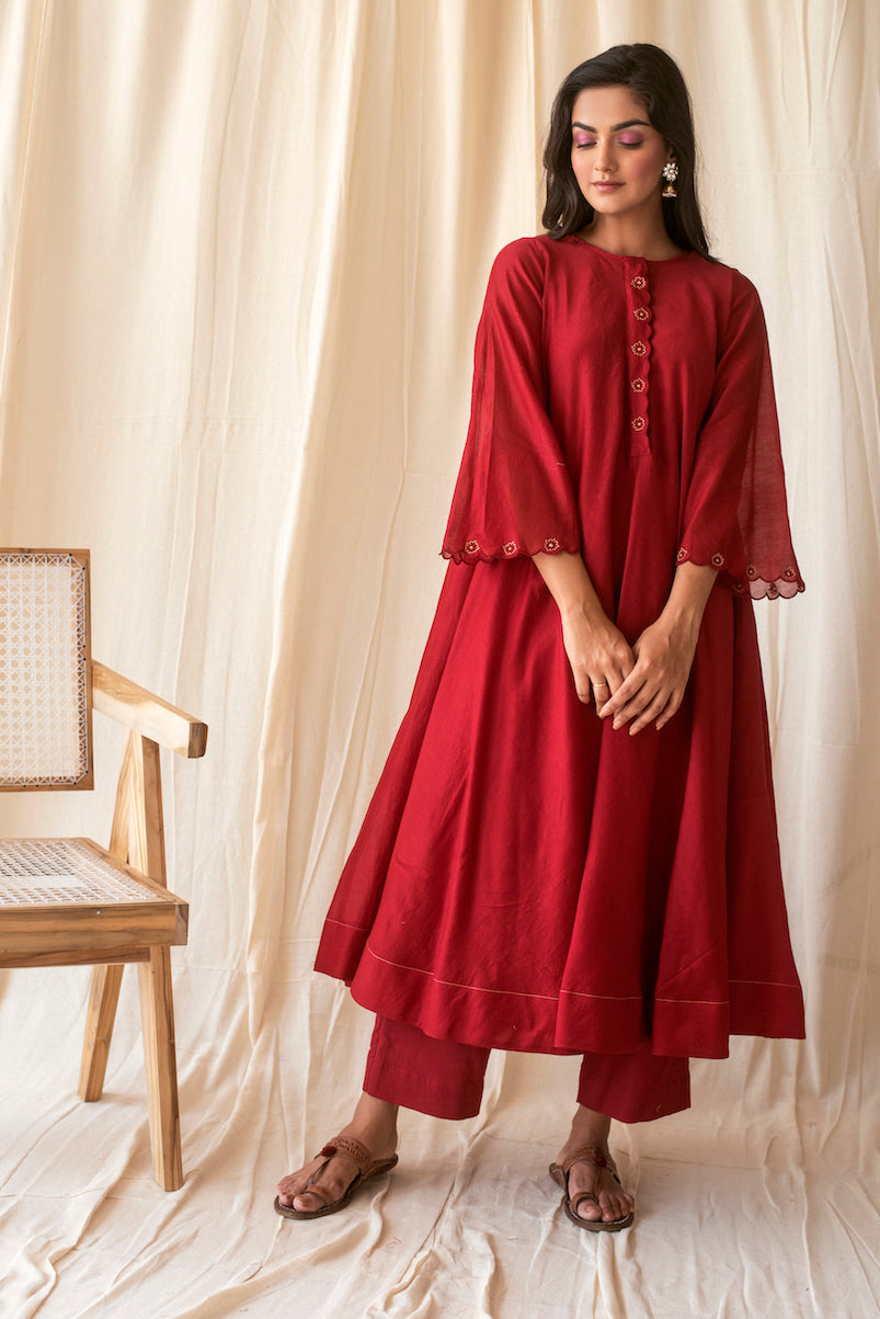 Red Chanderi Silk Embroidered Kurta Set With Dupatta at Kamakhyaa by Taro. This item is Best Selling, Chanderi Silk, Evening Wear, Indian Wear, July Sale, July Sale 2023, Kurta Pant Sets, Kurta Set With Dupatta, Natural, Red, Regular Fit, Rozana Taro, Solids, Womenswear
