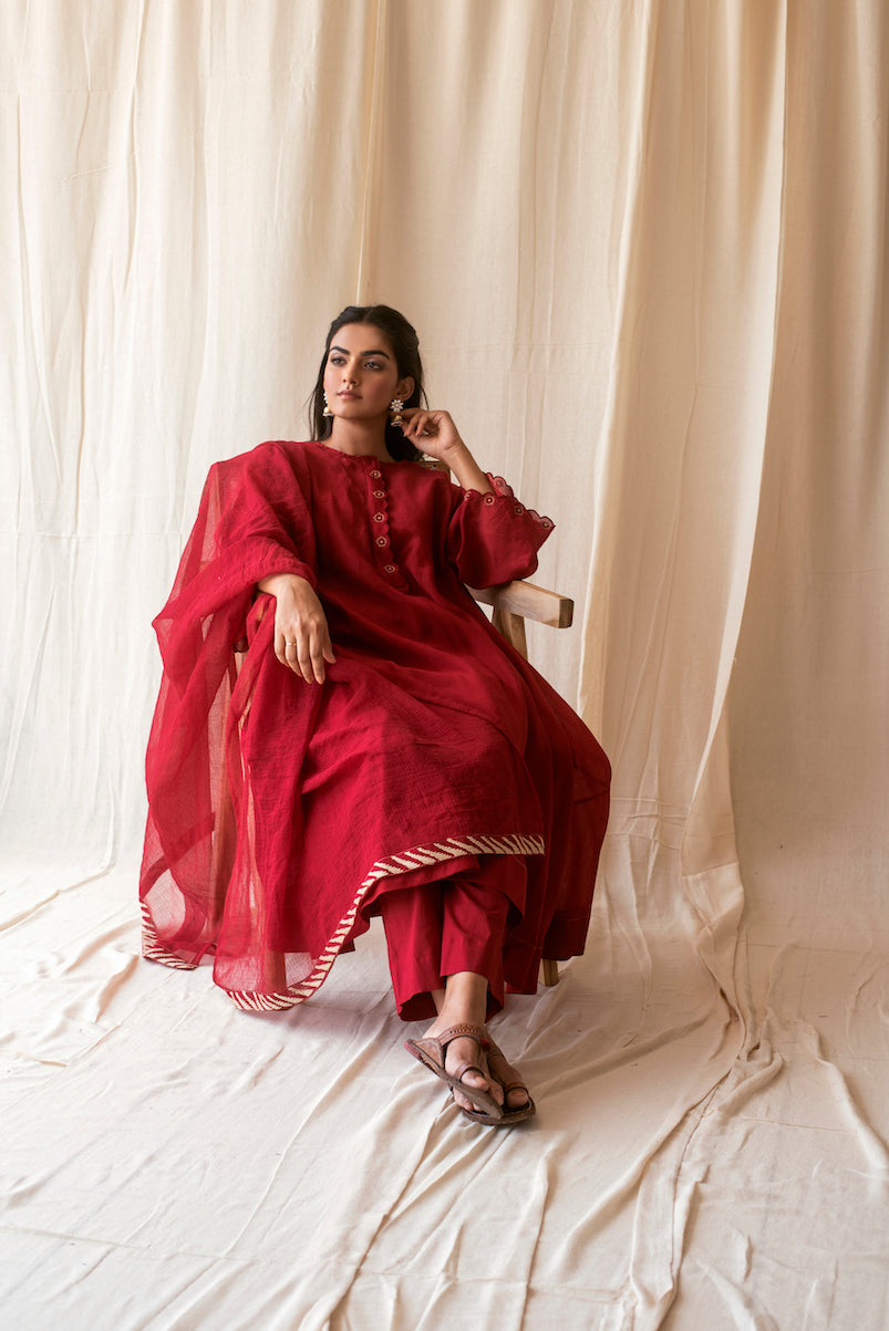 Red Chanderi Silk Embroidered Kurta Set With Dupatta at Kamakhyaa by Taro. This item is Best Selling, Chanderi Silk, Evening Wear, Indian Wear, July Sale, July Sale 2023, Kurta Pant Sets, Kurta Set With Dupatta, Natural, Red, Regular Fit, Rozana Taro, Solids, Womenswear