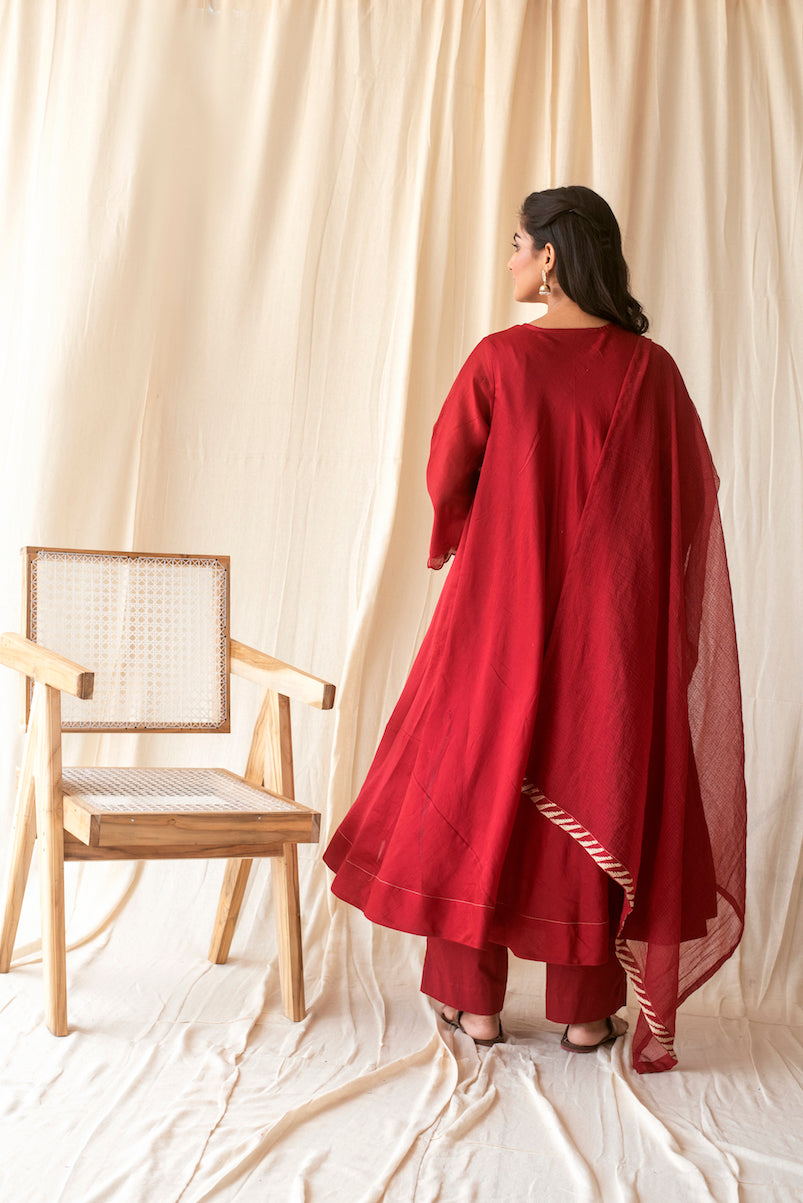 Red Chanderi Silk Embroidered Kurta Set With Dupatta at Kamakhyaa by Taro. This item is Best Selling, Chanderi Silk, Evening Wear, Indian Wear, July Sale, July Sale 2023, Kurta Pant Sets, Kurta Set With Dupatta, Natural, Red, Regular Fit, Rozana Taro, Solids, Womenswear