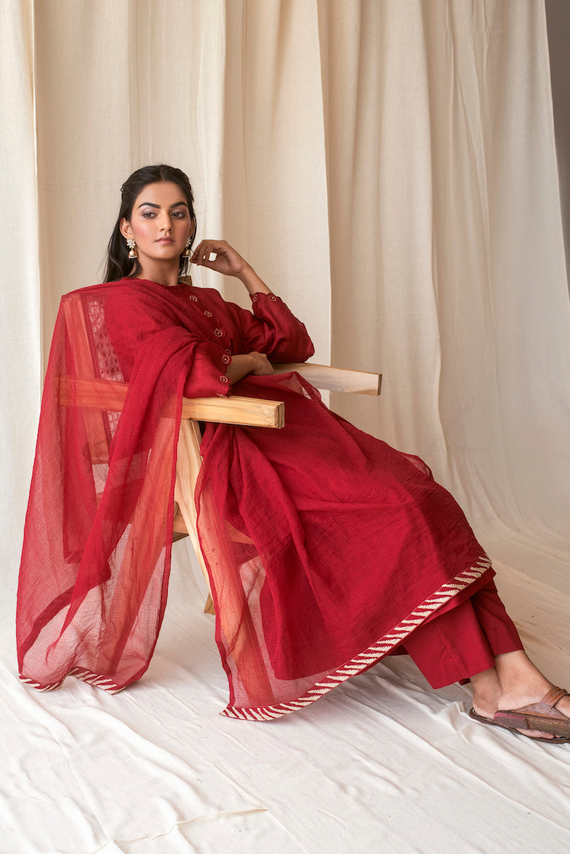 Red Chanderi Silk Embroidered Kurta Set With Dupatta at Kamakhyaa by Taro. This item is Best Selling, Chanderi Silk, Evening Wear, Indian Wear, July Sale, July Sale 2023, Kurta Pant Sets, Kurta Set With Dupatta, Natural, Red, Regular Fit, Rozana Taro, Solids, Womenswear